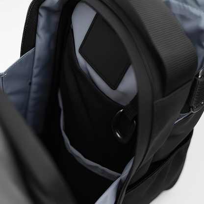 GripFlow™ – Hands-Free Hydration Bag